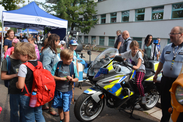 Eliščino nábřeží obsadila záchranářská technika
