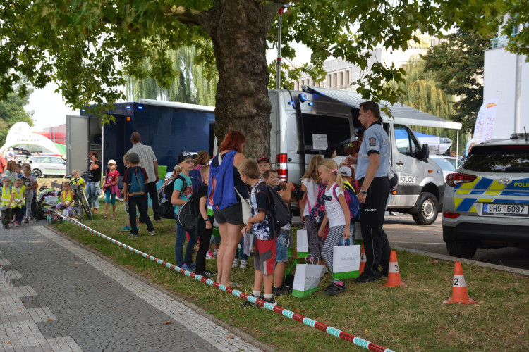 Eliščino nábřeží obsadila záchranářská technika