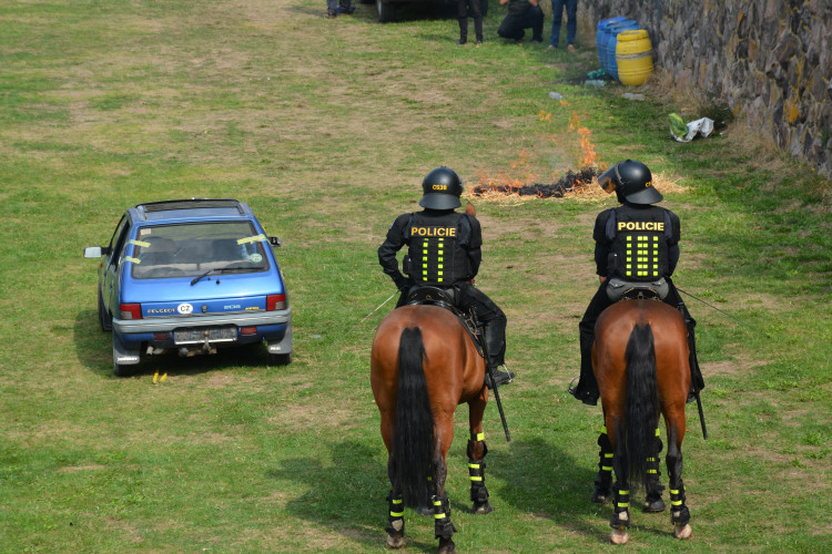 Eliščino nábřeží obsadila záchranářská technika