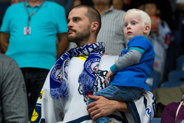 Zápas Bílých Tygrů proti HC Dynamo Pardubice