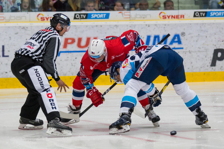 Zápas Bílých Tygrů proti HC Dynamo Pardubice