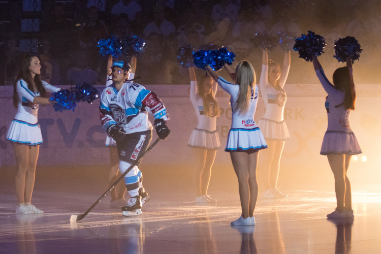 Zápas Bílých Tygrů proti HC Dynamo Pardubice