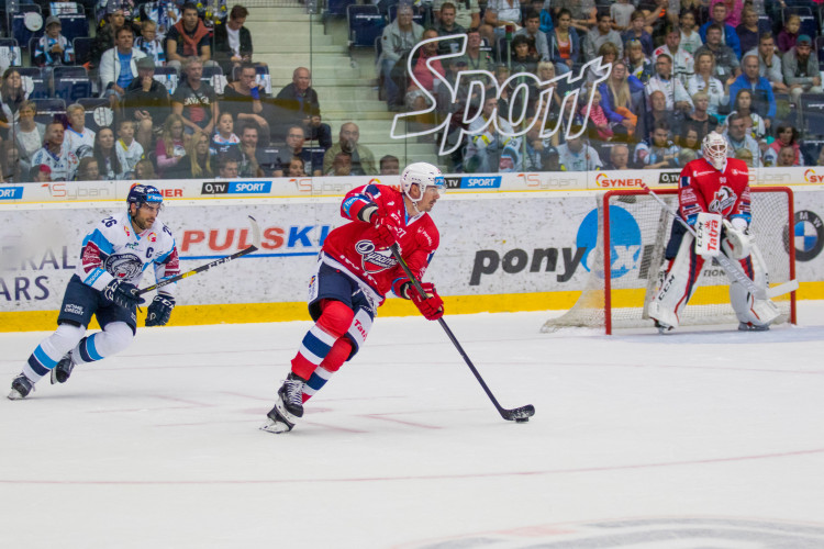 Zápas Bílých Tygrů proti HC Dynamo Pardubice