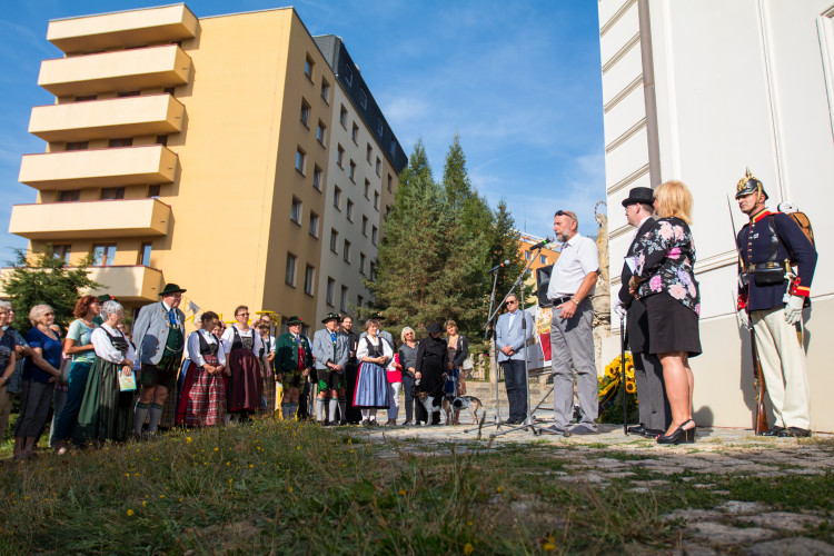 Slavnostní odhalení desky u kostela sv. Anny