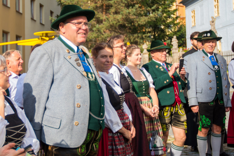 Slavnostní odhalení desky u kostela sv. Anny