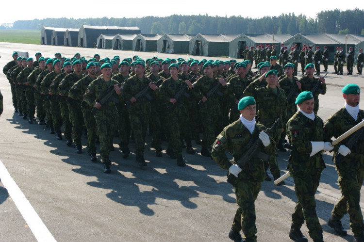 Vojáci trénují v Bechyni na slavnostní přehlídku