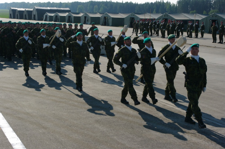 Vojáci trénují v Bechyni na slavnostní přehlídku