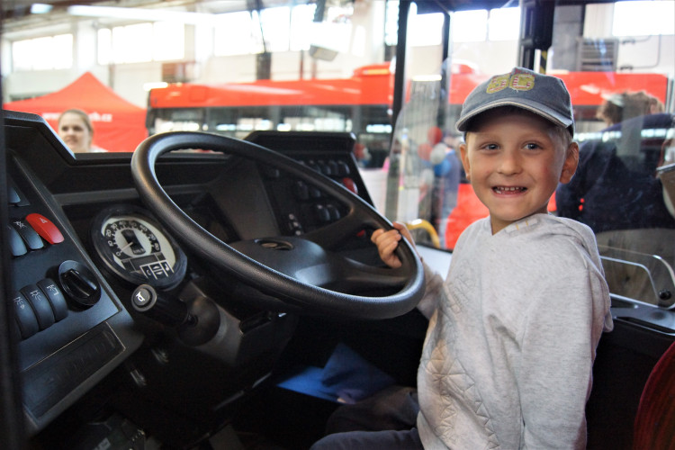 Den otevřených dveří v teplárně a v dopravním podniku