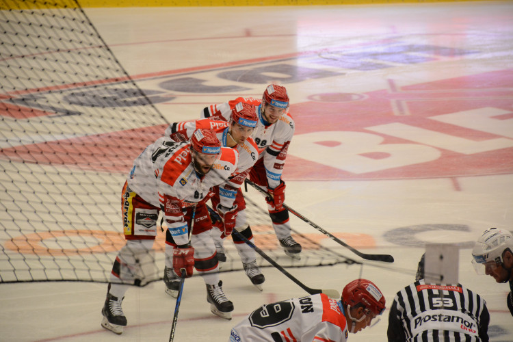 Hradečtí hokejisté porazili Karlovy Vary