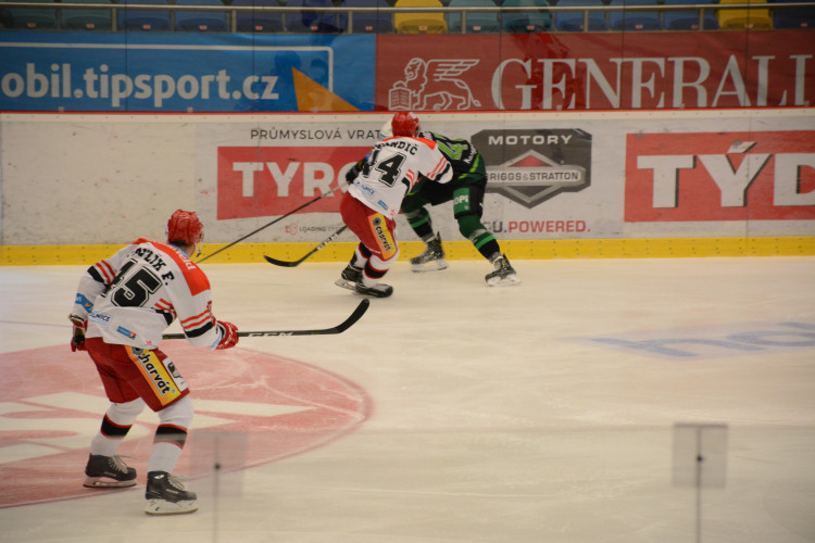 Hradečtí hokejisté porazili Karlovy Vary