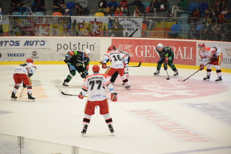 Hradečtí hokejisté porazili Karlovy Vary
