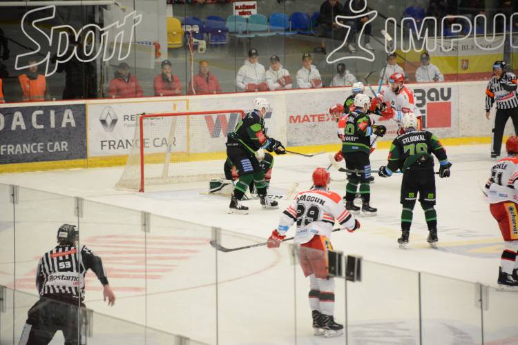 Hradečtí hokejisté porazili Karlovy Vary