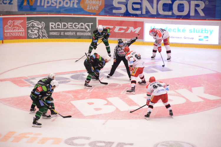 Hradečtí hokejisté porazili Karlovy Vary