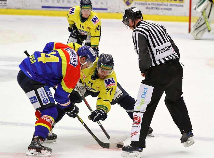 Na buly proti sobě Jakub Babka a Daniel Vrdlovec. Úspěšnější byl domácí forvard