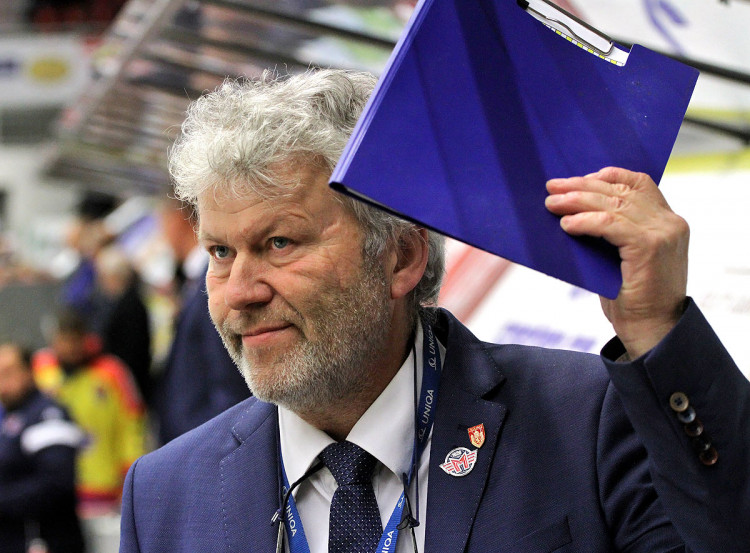 V současné době vedoucí A týmu Motoru Ladislav Gula přesně před 38 lety vychytal proti tehdejšímu Gottwaldovu své první čisté konto v nejvyšší hokejové soutěži. Stadion mu po připomínce tohoto výročí aplaudoval