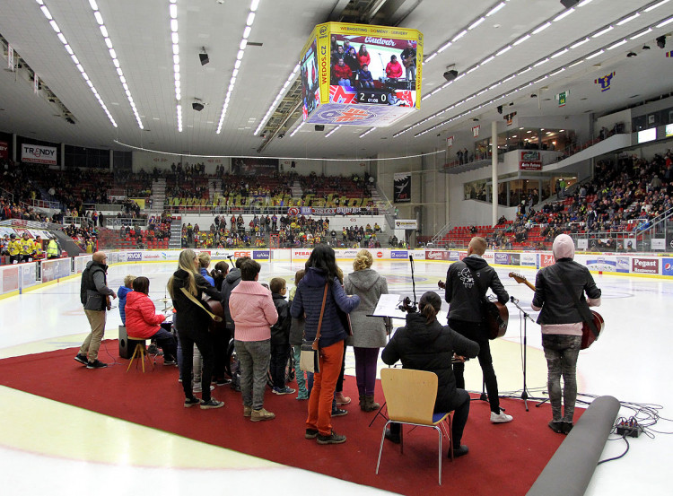 Klienti Arpidy na první přestávku zápasu s Ústím jen tak nezapomenou