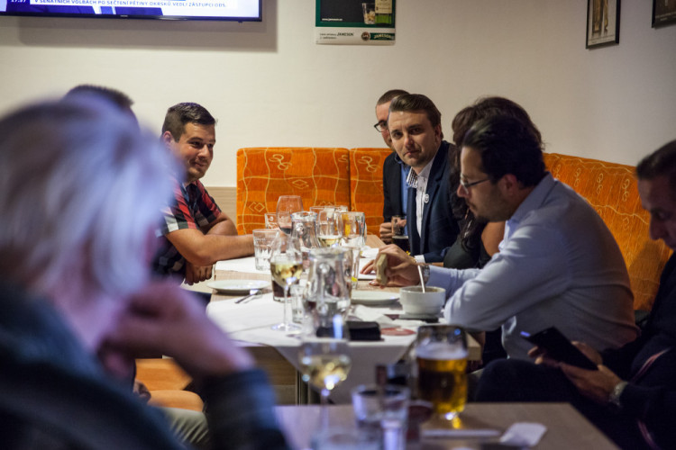 ANO na výsledky čekalo ve Sport baru v budějckém Metropolu.