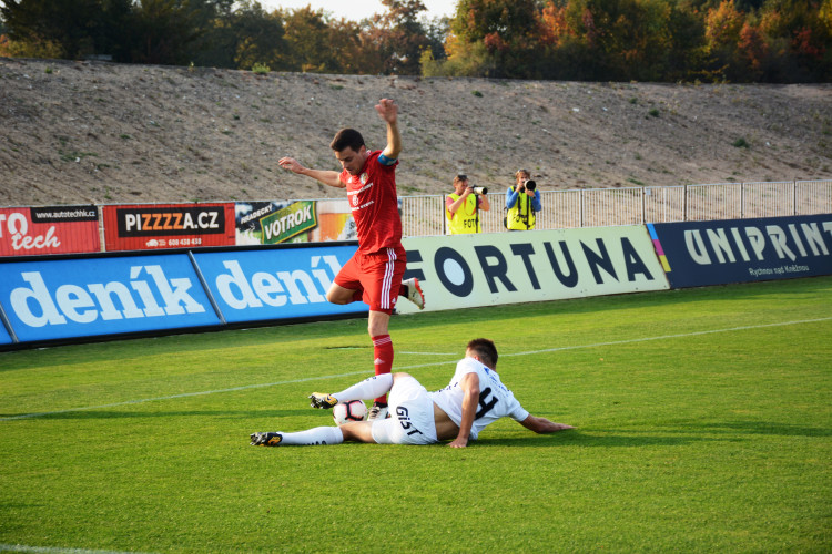 Oslabený Hradec vydřel tři body a posunul se na druhé místo tabulky