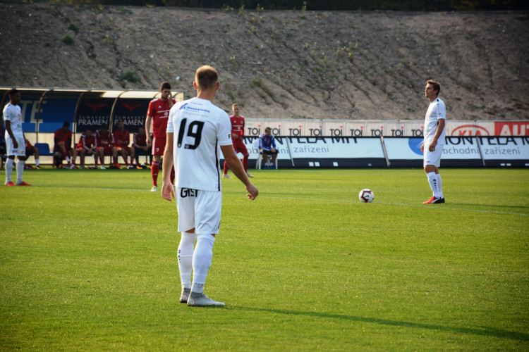 Oslabený Hradec vydřel tři body a posunul se na druhé místo tabulky