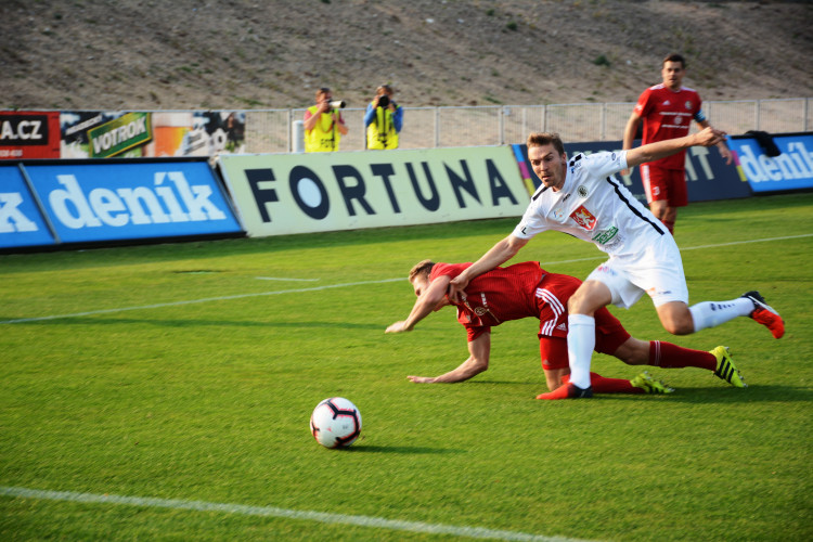 Oslabený Hradec vydřel tři body a posunul se na druhé místo tabulky