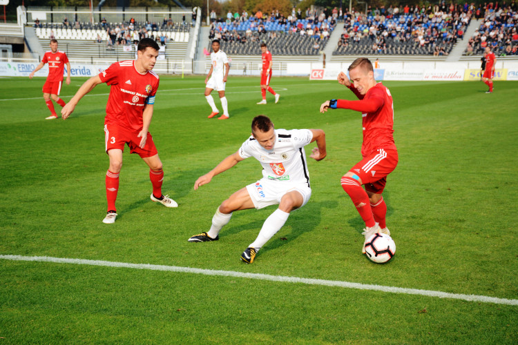 Oslabený Hradec vydřel tři body a posunul se na druhé místo tabulky