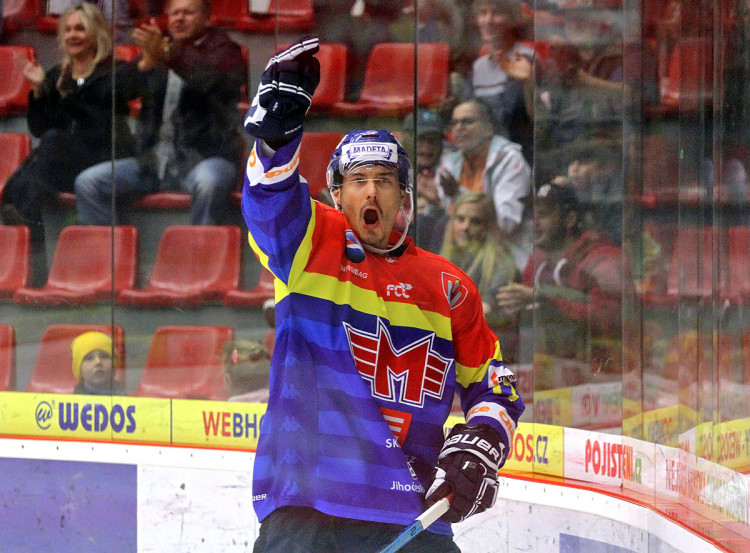 Žiga Pavlin slaví rozdílovou branku na 2:0