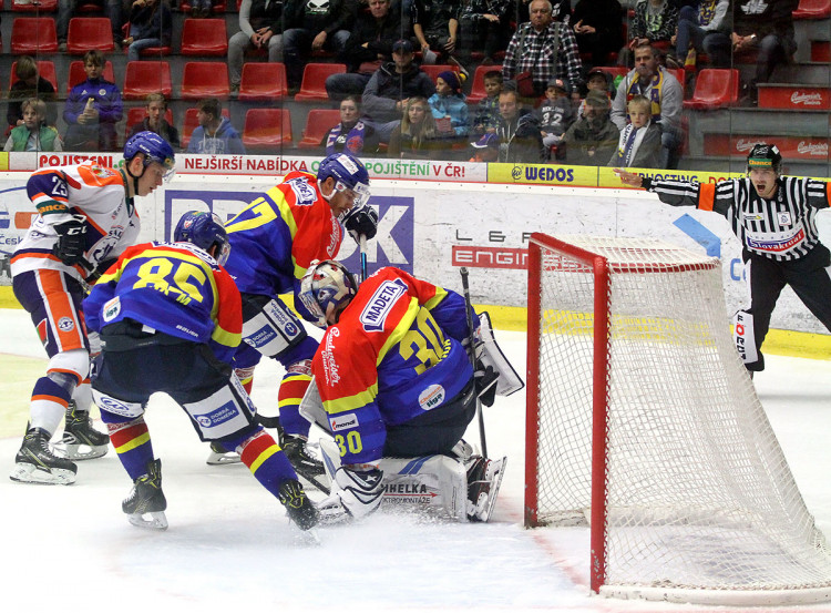 Puk už byl za Kváčou, nakonec ale domácí tuto nepřehlednou situaci zažehnali