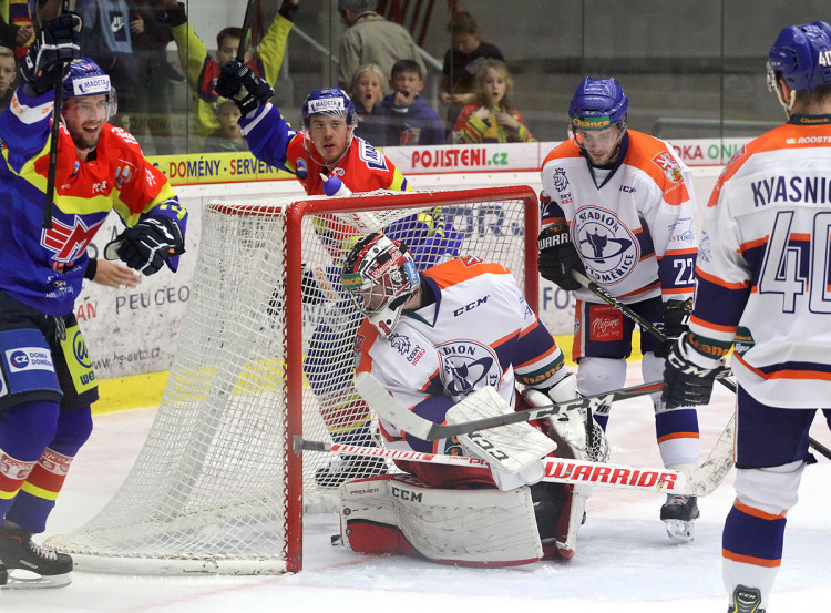 David Gilbert (na snímku radující se Babka s Pýchou) se trefuje ve druhém zápase po sobě a snižuje na 1:2