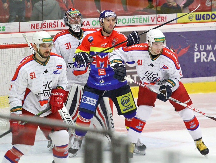 Poštuchovaná Heřmana s Urbancem před Kůdelou