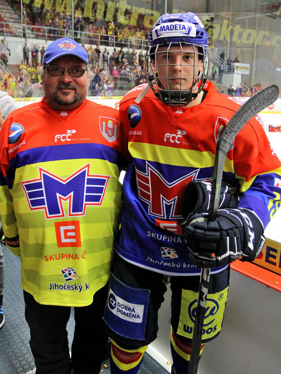 I mladé pušky už mají své příznivce. Šestnáctiletý Pavel Novák s fanouškem Jerrym, který si jako první pořídil jeho dres