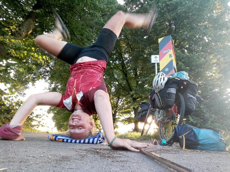 Alena Ledlová projíždí celou Evropu na kole