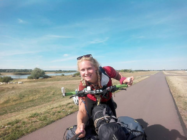 Alena Ledlová projíždí celou Evropu na kole