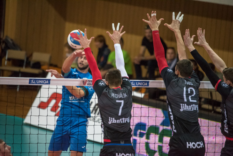 První domácí zápas letošní sezony hráči Jihostroje zvládli