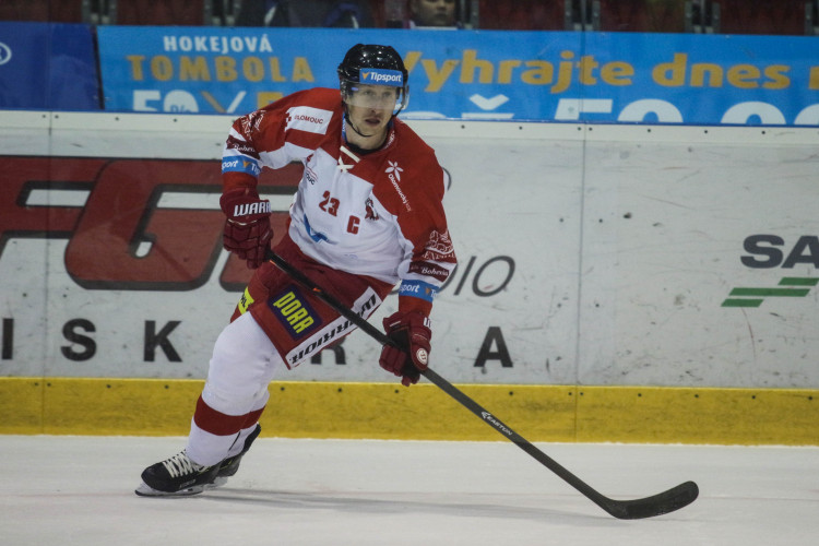 Kohouti vyhráli potřetí za sebou, Pardubice porazili 4:2. Zápas patřil Ondruškovi