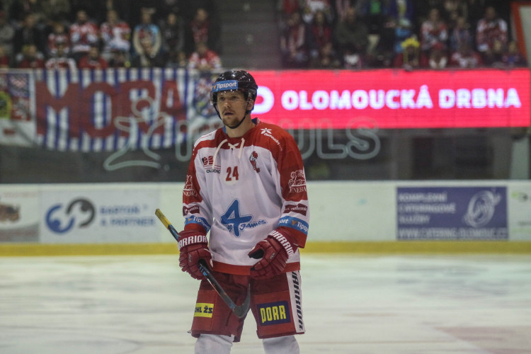 Kohouti vyhráli potřetí za sebou, Pardubice porazili 4:2. Zápas patřil Ondruškovi