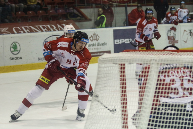 Kohouti vyhráli potřetí za sebou, Pardubice porazili 4:2. Zápas patřil Ondruškovi