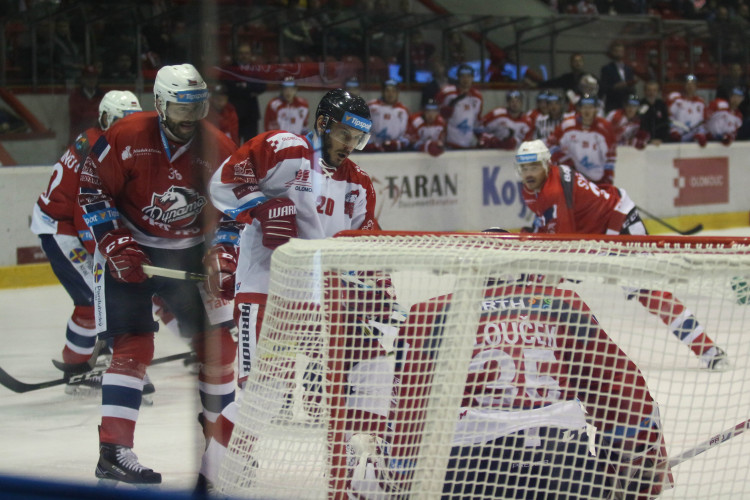 Kohouti vyhráli potřetí za sebou, Pardubice porazili 4:2. Zápas patřil Ondruškovi