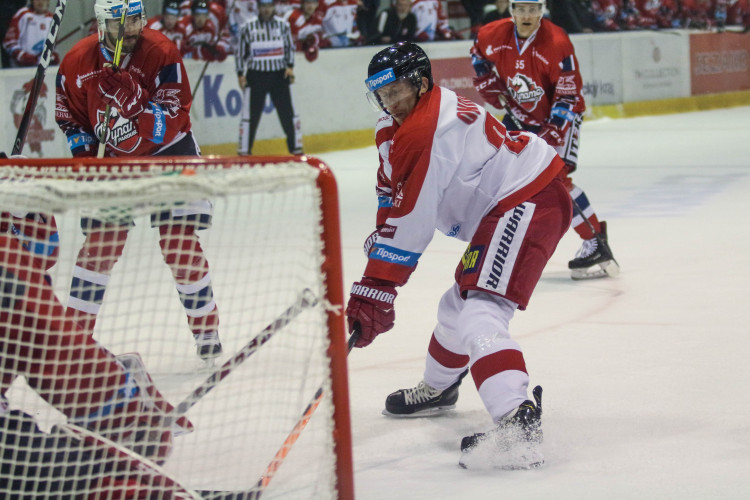 Kohouti vyhráli potřetí za sebou, Pardubice porazili 4:2. Zápas patřil Ondruškovi
