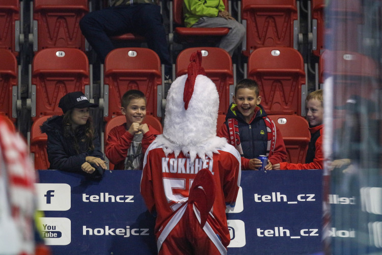 Kohouti vyhráli potřetí za sebou, Pardubice porazili 4:2. Zápas patřil Ondruškovi