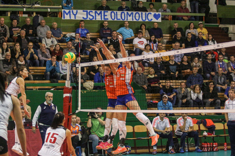 FOTOGALERIE: Dva body. Tolik chybělo olomouckým volejbalistkám k triumfu v Lize mistryň nad Albou Blaj