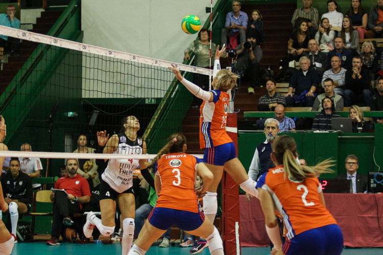 FOTOGALERIE: Dva body. Tolik chybělo olomouckým volejbalistkám k triumfu v Lize mistryň nad Albou Blaj