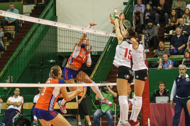 FOTOGALERIE: Dva body. Tolik chybělo olomouckým volejbalistkám k triumfu v Lize mistryň nad Albou Blaj