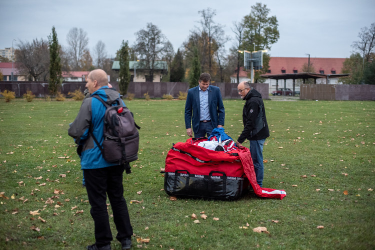 Unikátní balon k oslavám republiky se proletěl nad městem