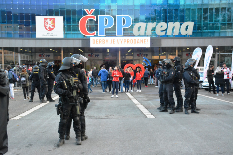 Derby ovládly Pardubice, Hradec doma v letošní sezóně poprvé padl