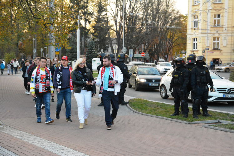 Derby ovládly Pardubice, Hradec doma v letošní sezóně poprvé padl