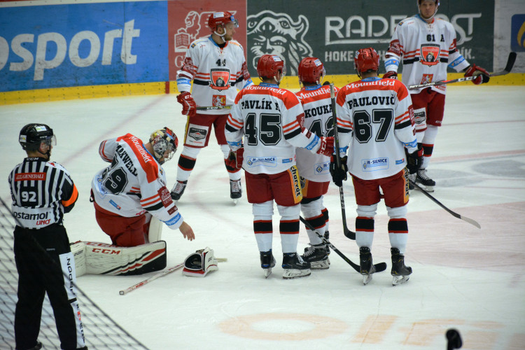 Derby ovládly Pardubice, Hradec doma v letošní sezóně poprvé padl