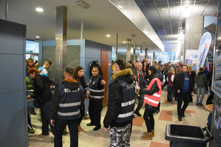 Derby ovládly Pardubice, Hradec doma v letošní sezóně poprvé padl