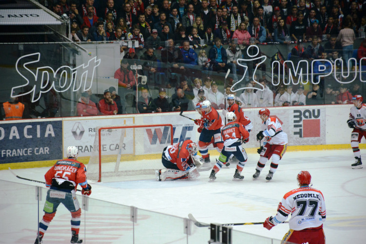 Derby ovládly Pardubice, Hradec doma v letošní sezóně poprvé padl