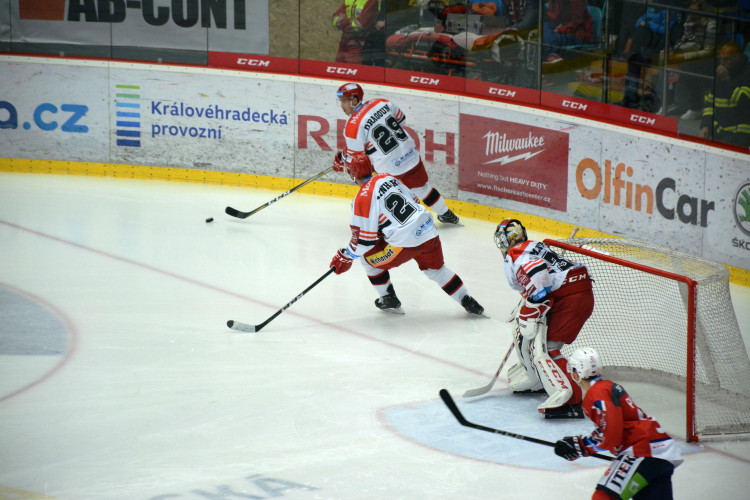 Derby ovládly Pardubice, Hradec doma v letošní sezóně poprvé padl