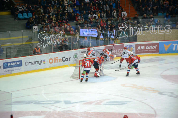 Derby ovládly Pardubice, Hradec doma v letošní sezóně poprvé padl